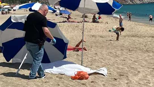 Alanya'da sahilde güneşlenen Alman turist öldü