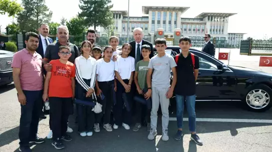 Cumhurbaşkanı Erdoğan, Adıyamanlı çocuklarla 15 Temmuz Şehitler Anıtı'nda buluştu