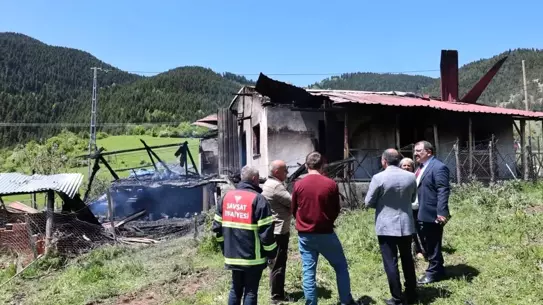 Artvin'de Yangın: Müstakil Ev Kullanılamaz Hale Geldi