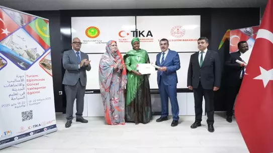 Bakan Tekin, Türkiye Maarif Okulları Kampüs'ünü Ziyaret Etti