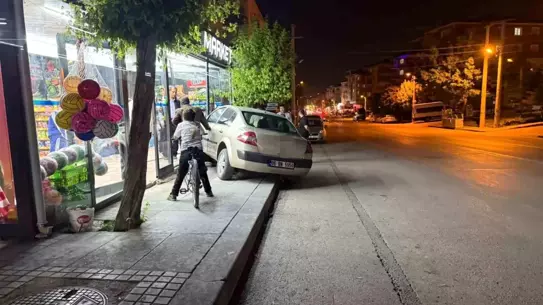Sincan'da Otomobil Marketin İçine Girdi