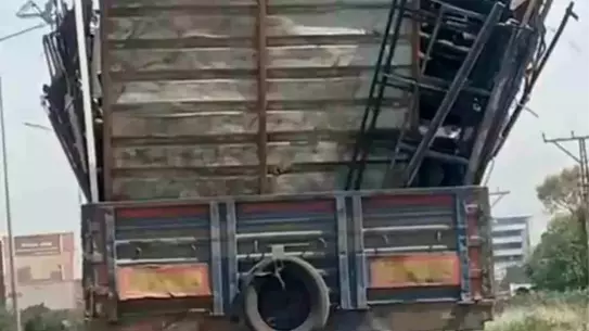 Hatay'da Düzensiz Yük Taşıyan Tıra 49 Bin TL Ceza