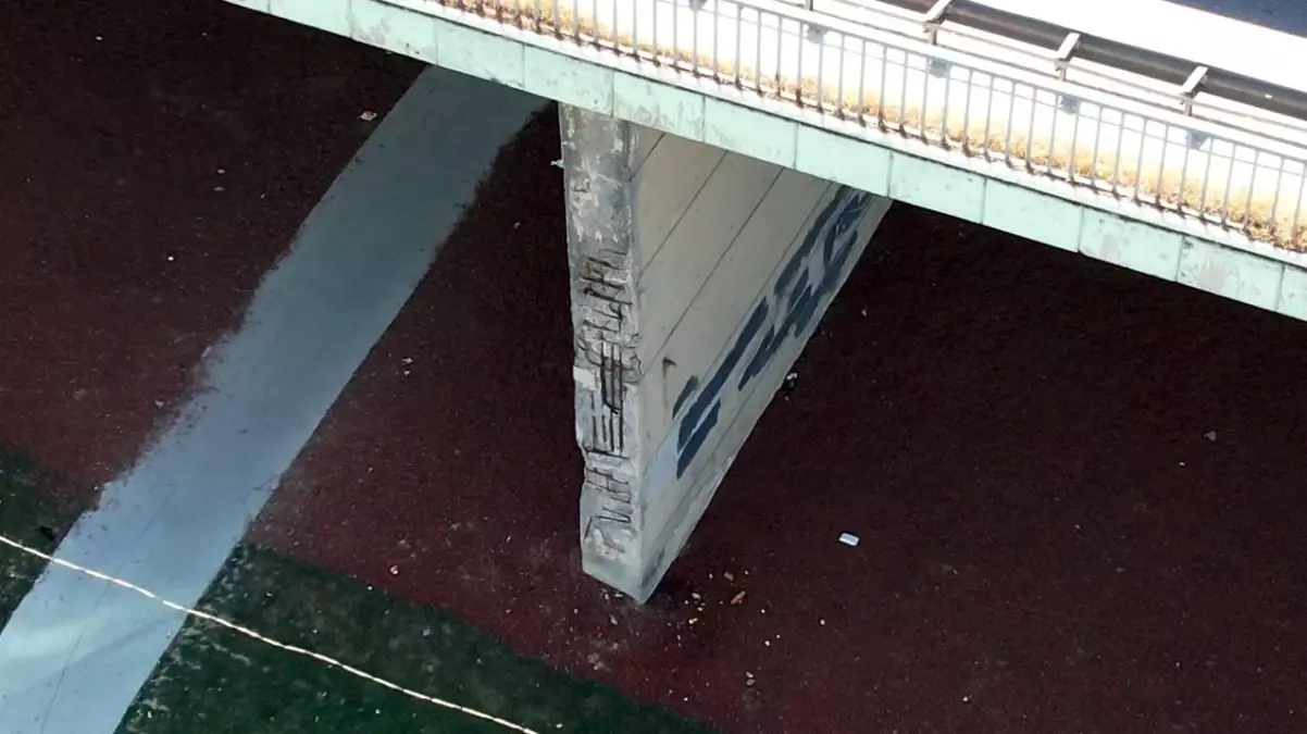 Esenyurt'taki Köprü Tehdit Oluşturuyor