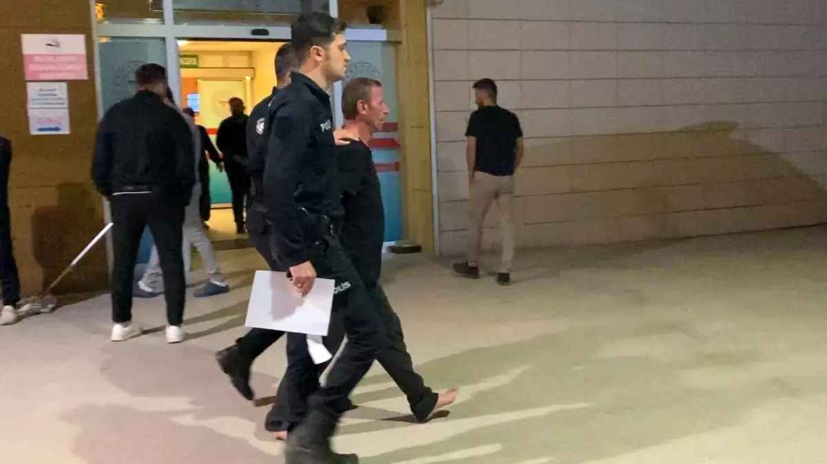 Bursa'da Baltalı Saldırgan Polisle Karşılaştı