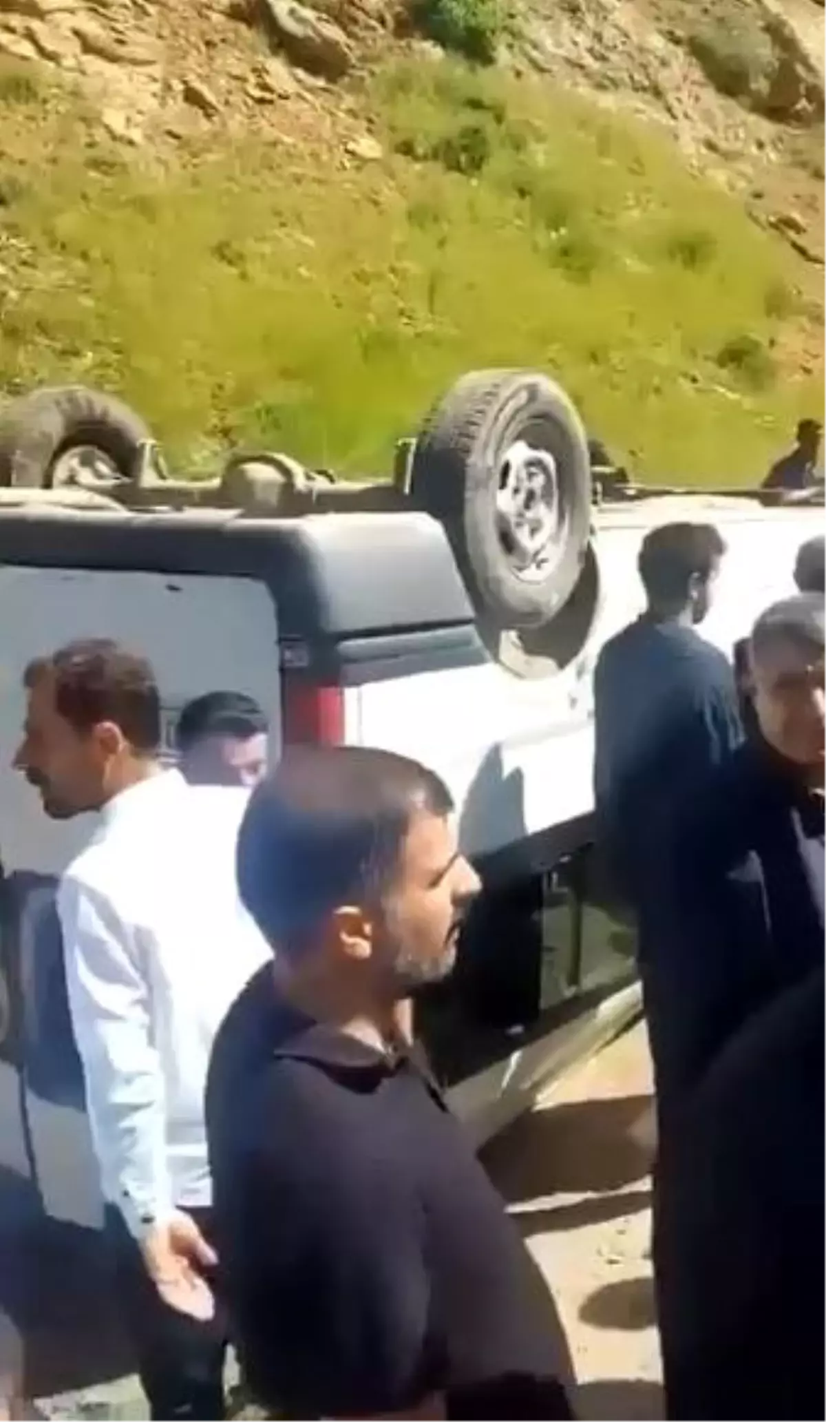 Şemdinli'de Öğrenci Servisi Takla Attı