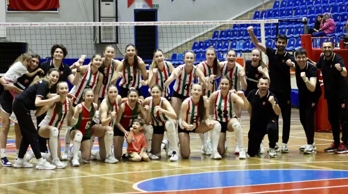 Karşıyaka, Voleybol Şampiyonası'nda Üçüncü Oldu
