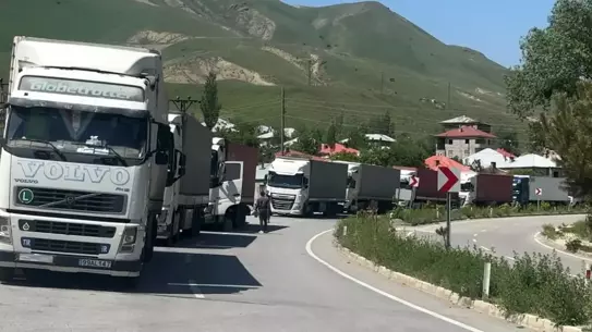 Esendere Gümrük Kapısı'nda 2 km Tır Kuyruğu