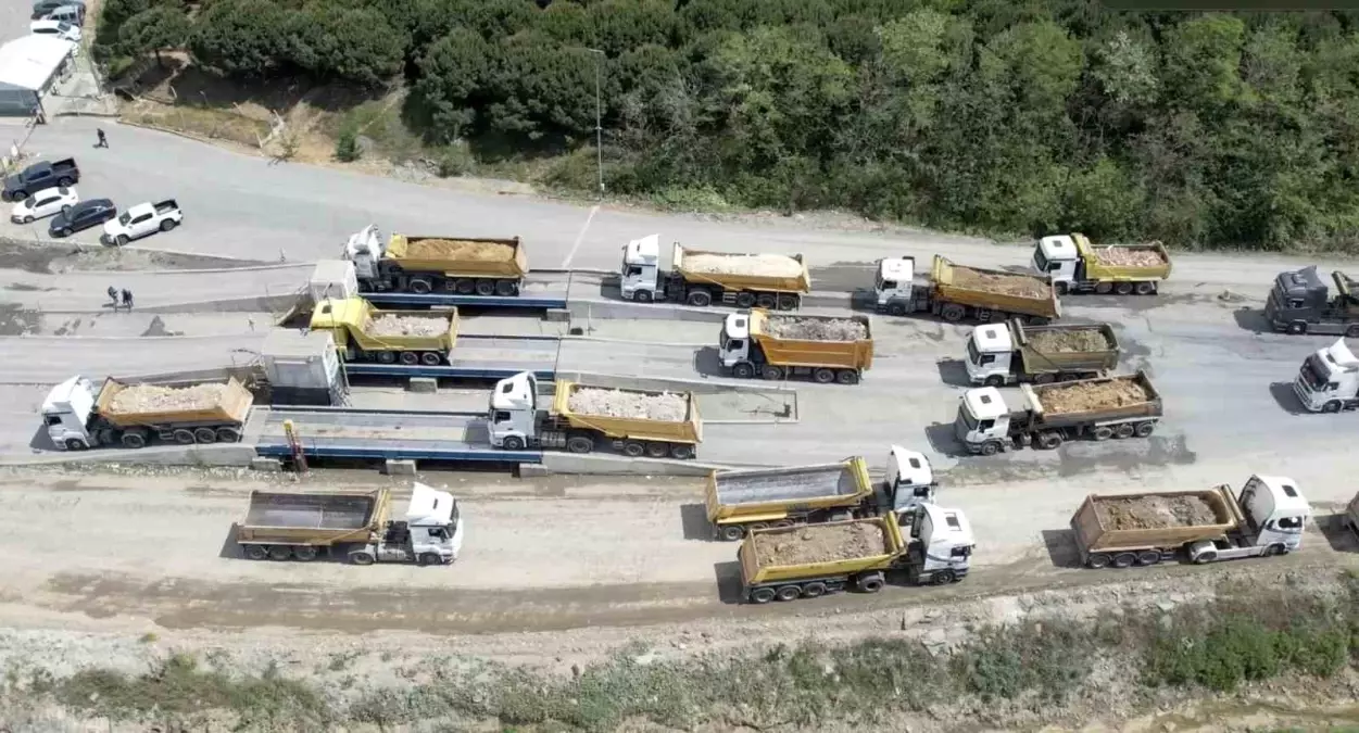 İstanbul'da Döküm Sırası Kilometrelerce Uzadı