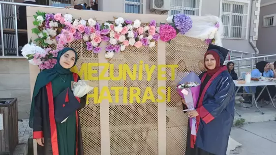Anne ve Kızı Aynı Yıl Mezun Oldu