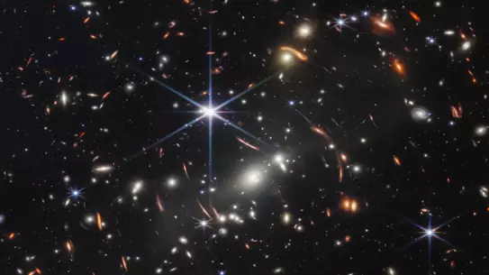 JWST, En Uzak Galaksiyi Gözlemledi