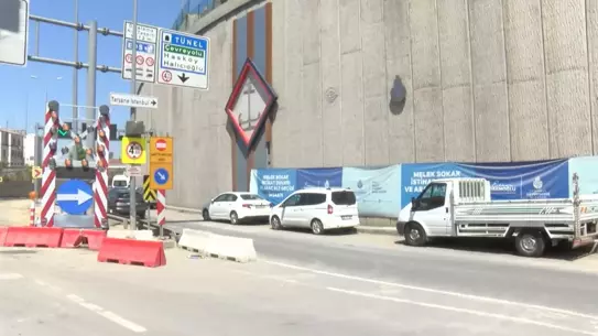 Beyoğlu'nda Tünelde Kaza: Motosiklet Sürücüsü Yaralandı