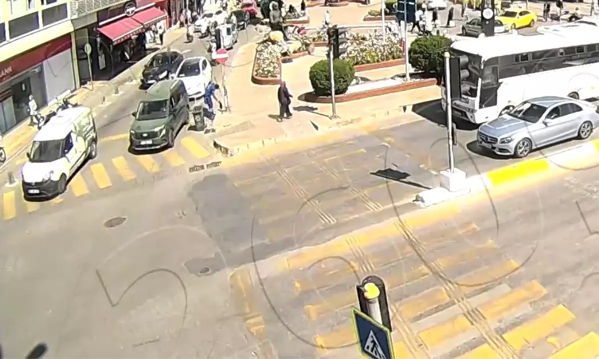 Temizlik İşçisi Uğur Şenses'in Dürüstlüğü: Bulduğu Parayı Sahibine Teslim Etti