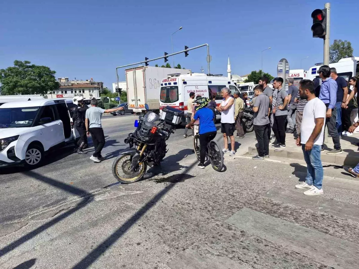 Serik'te Trafik Kazası: Bir Polis Yaralı