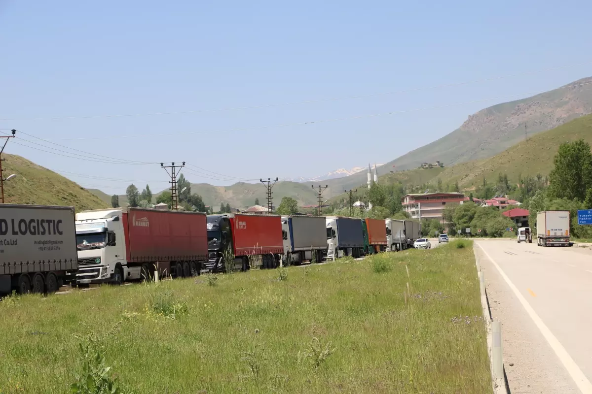 Esendere Gümrük Kapısı'nda 3 Km TIR Kuyruğu