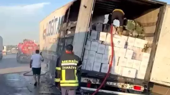Mersin Tarsus'ta Kaju Yüklü Tırda Yangın Çıktı