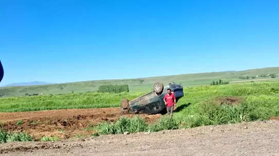 Akyaka'da Otomobil Takla Attı