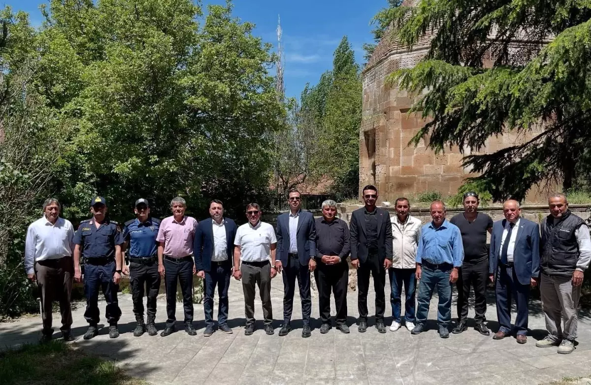 Sinanpaşa Kaymakamı Köyleri Ziyaret Etti