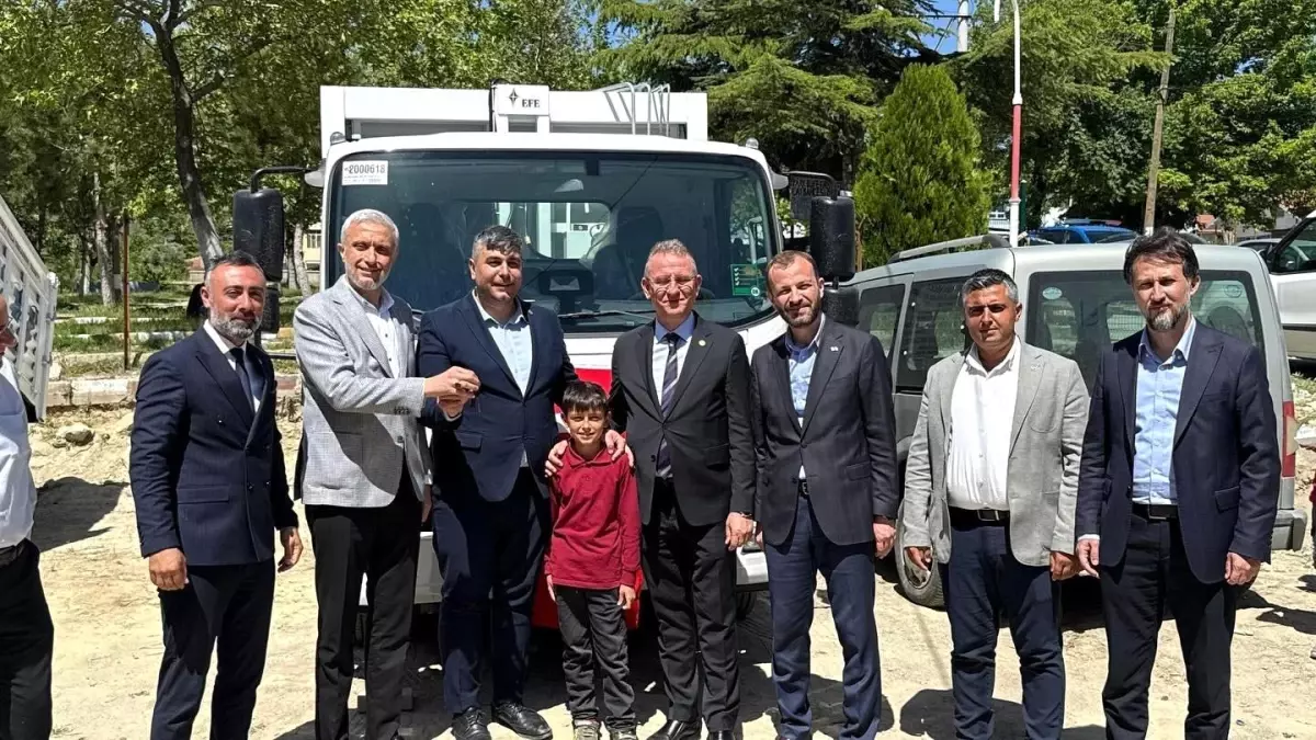 AK Parti Heyeti Yenikent Belediye Başkanı'nı Ziyaret Etti