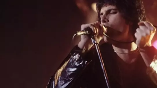 Freddie Mercury'nin, yakın bir arkadaşının eşiyle yaşadığı kaçamak sonucu baba olduğu ortaya çıktı