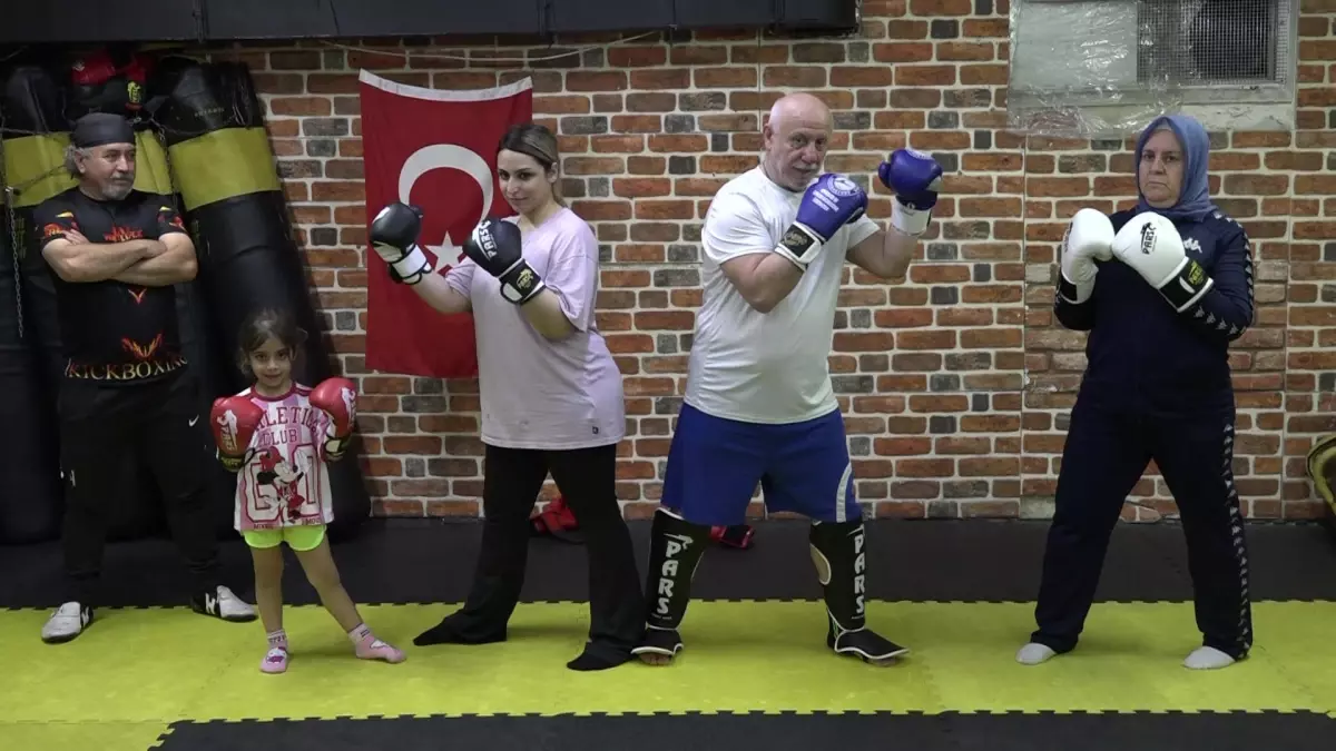 Ailece Kick Boksa Başladılar