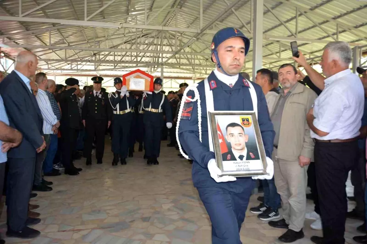 Boğulan Astsubay Hakan Fidan Son Yolculuğuna Uğurlandı