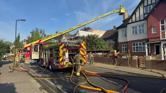 Londra'da Yangın: 4 Kişi Hayatını Kaybetti