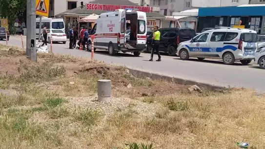 Gölbaşı'nda Yaya Motosikletin Çarpmasıyla Yaralandı