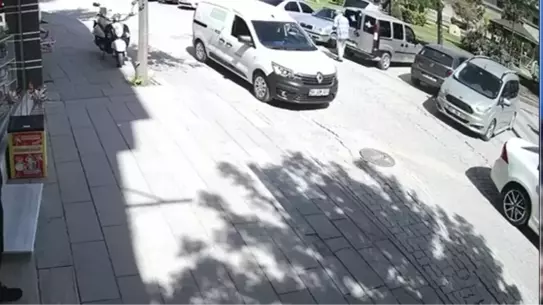 Hırsızlık Anı Kamerada: 2 Petek Bal Çalındı
