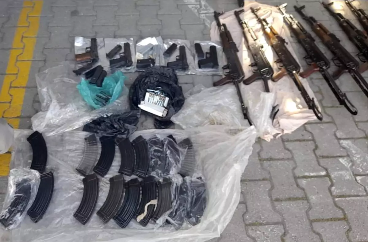 Diyarbakır'dan İstanbul'a Uyuşturucu ve Silah Operasyonu