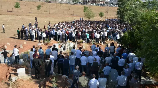 Anne ve İki Kızı Toprağa Verildi