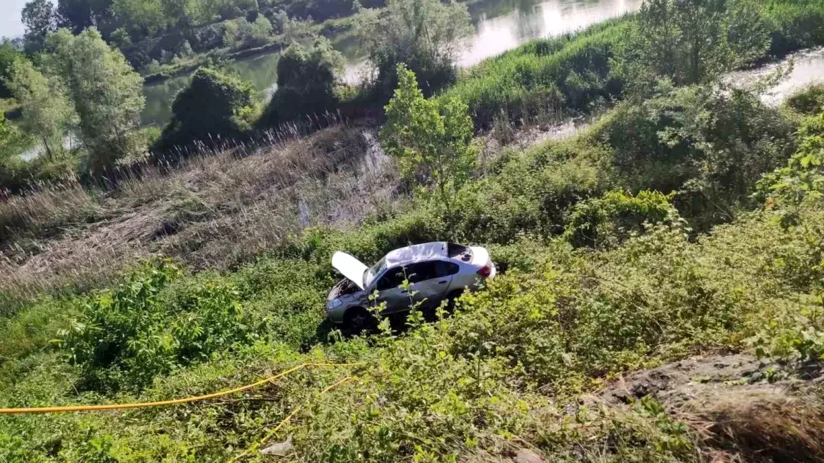 Samsun'da Otomobil Şarampole Uçtu: 2 Yaralı