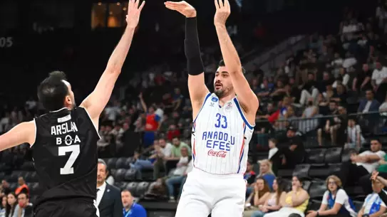 Anadolu Efes Zorlu Maçta Beşiktaş'ı Geçti