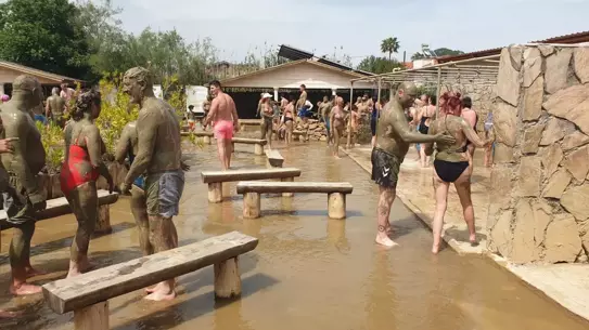 Dalyan'da Çamur Banyosu Turistlerin Gözdesi