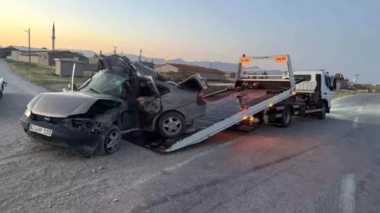 Konya'da Otomobil Direğe Çarptı: 1 Ölü