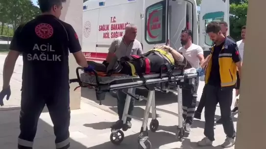 Adıyaman'da Otomobil ve Otobüs Çarpıştı