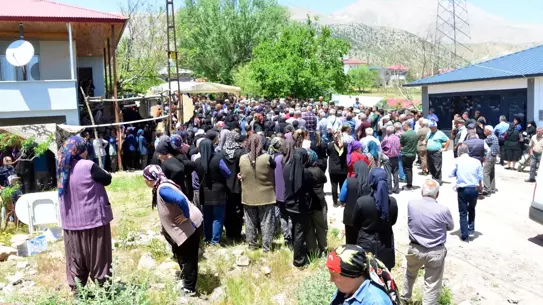 Fransa'da baltayla öldürülen Hasan Horoz, Türkiye'de toprağa verildi