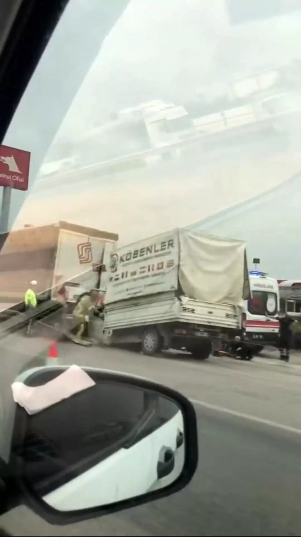 Bursa'da Kamyonet Sürücüsü Sıkıştı