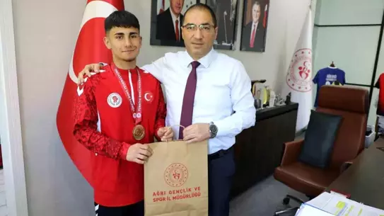 Ağrılı Boksör Ramazan Türkiye Şampiyonu