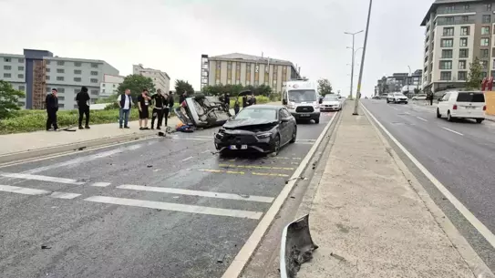Beylikdüzü'nde Feci Kaza: 4 Yaralı