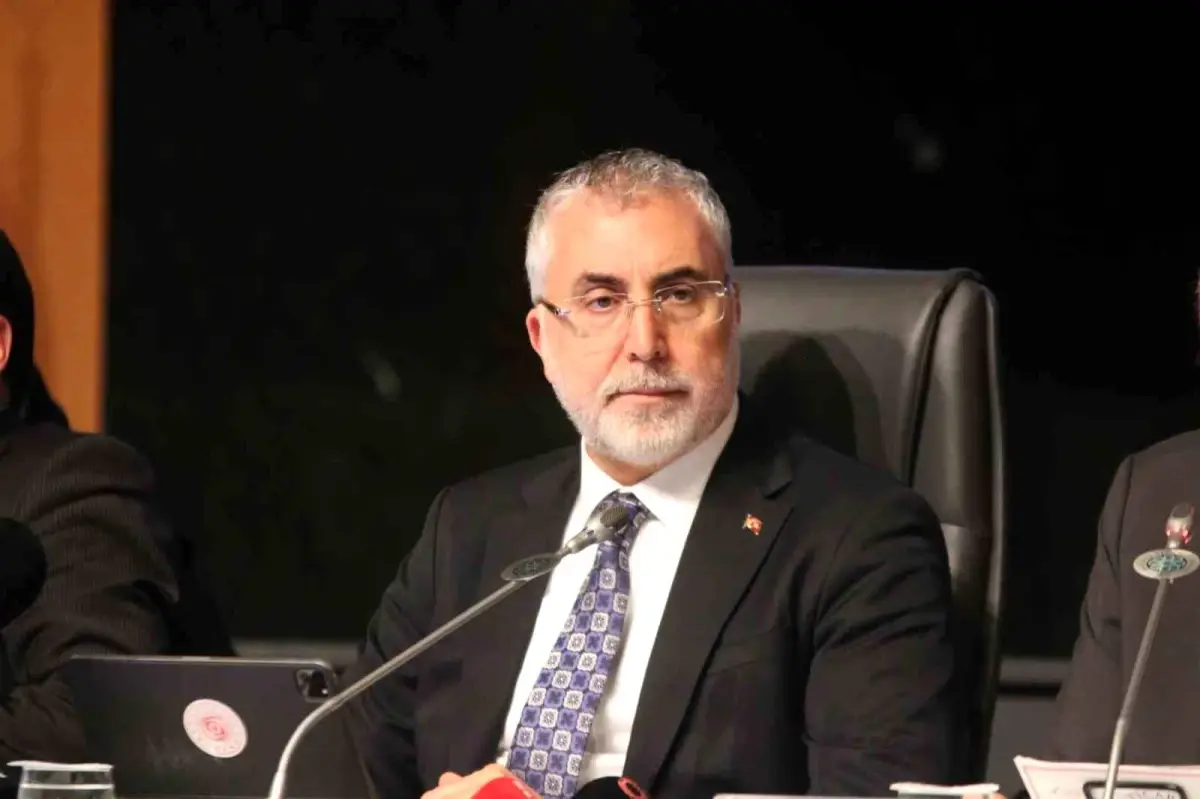 Bakan Işıkhan: "Kayseri, 2002'den bu yana 10'a katladığı ihracatı, istihdamda, sanayide kırdığı rekorlarla ülkemiz için bir gurur vesilesidir"
