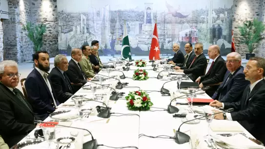 Cumhurbaşkanı Erdoğan, Pakistan Başbakanı Şahbaz Şerif'i İstanbul'da kabul etti