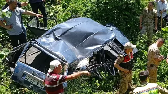 Çaybaşı'nda Uçuruma Yuvarlanan Araçta Sürücü Sıkıştı
