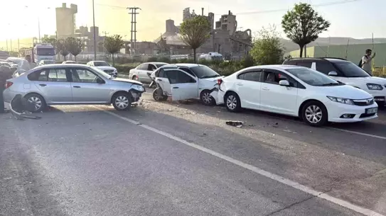 Sivas'ta Zincirleme Trafik Kazası: 4 Yaralı