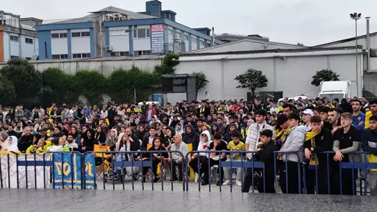 Fenerbahçe Beko Finali Açık Havada İzledi