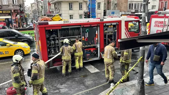 Beyoğlu'nda Yangın: 2 Kişi Kurtarıldı