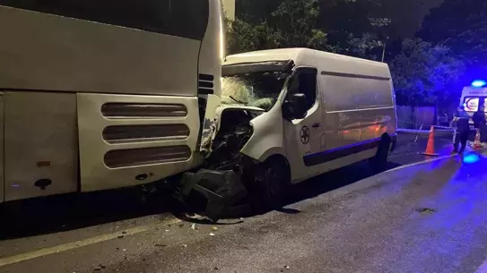 Körfez'de İzinsiz Araç Kazası: 3 Yaralı