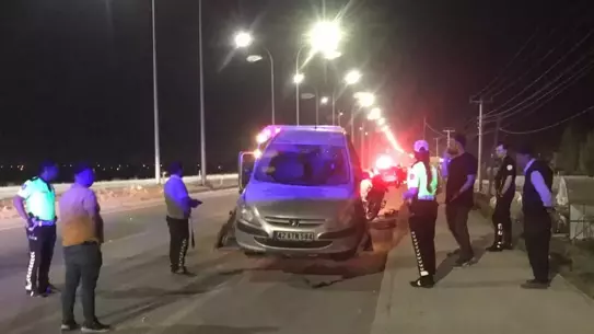 Ereğli'de Aydınlatma Direğine Çarpan Otomobilden Fırlayan Yolcu Hayatını Kaybetti