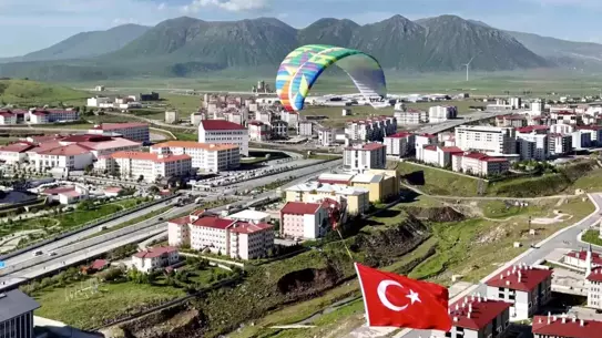 Bitlis'te Yamaç Paraşütü Eğitimi