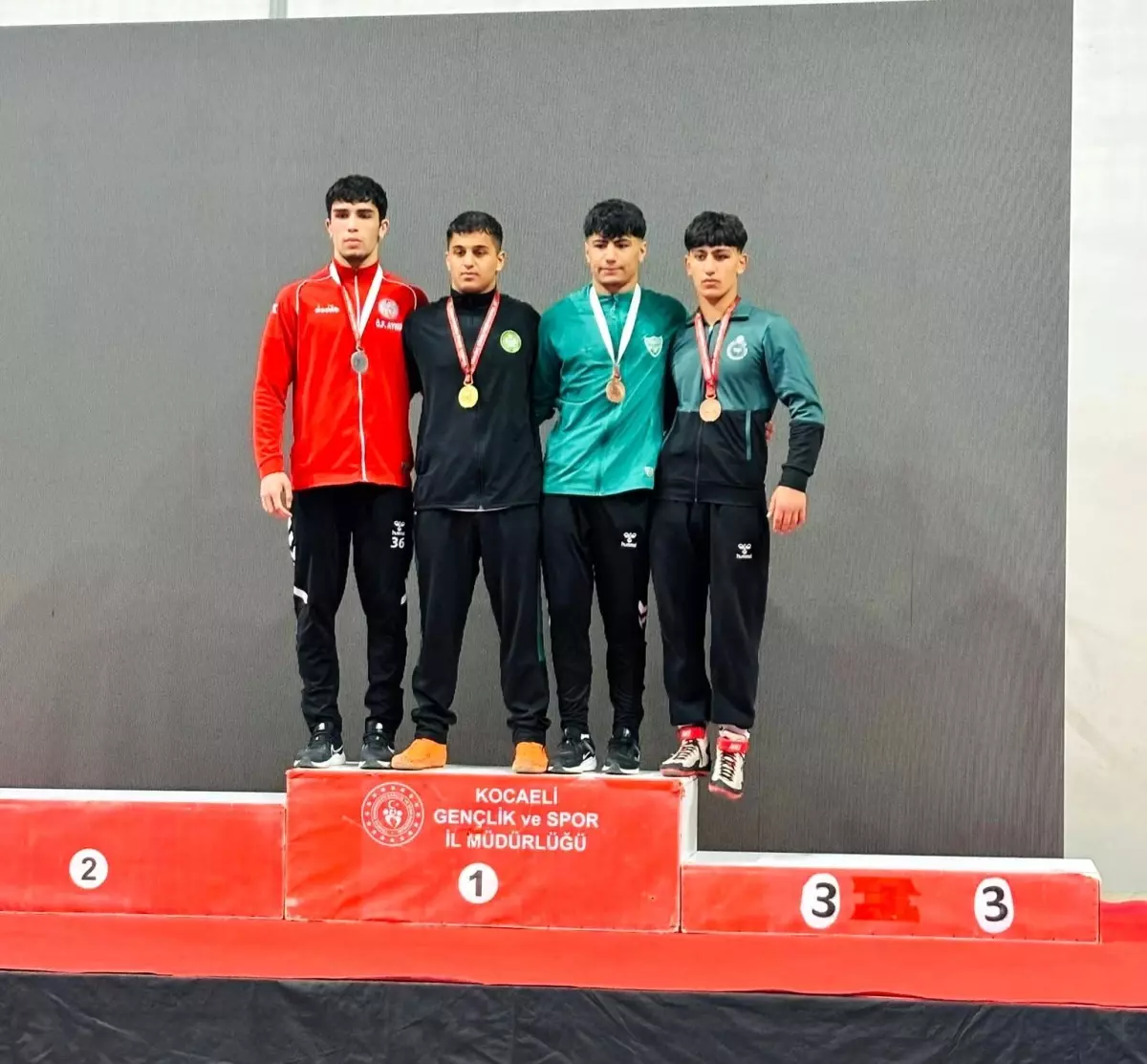 Manisa Güreş Takımı U15 Şampiyonasında 7 Madalya Kazandı