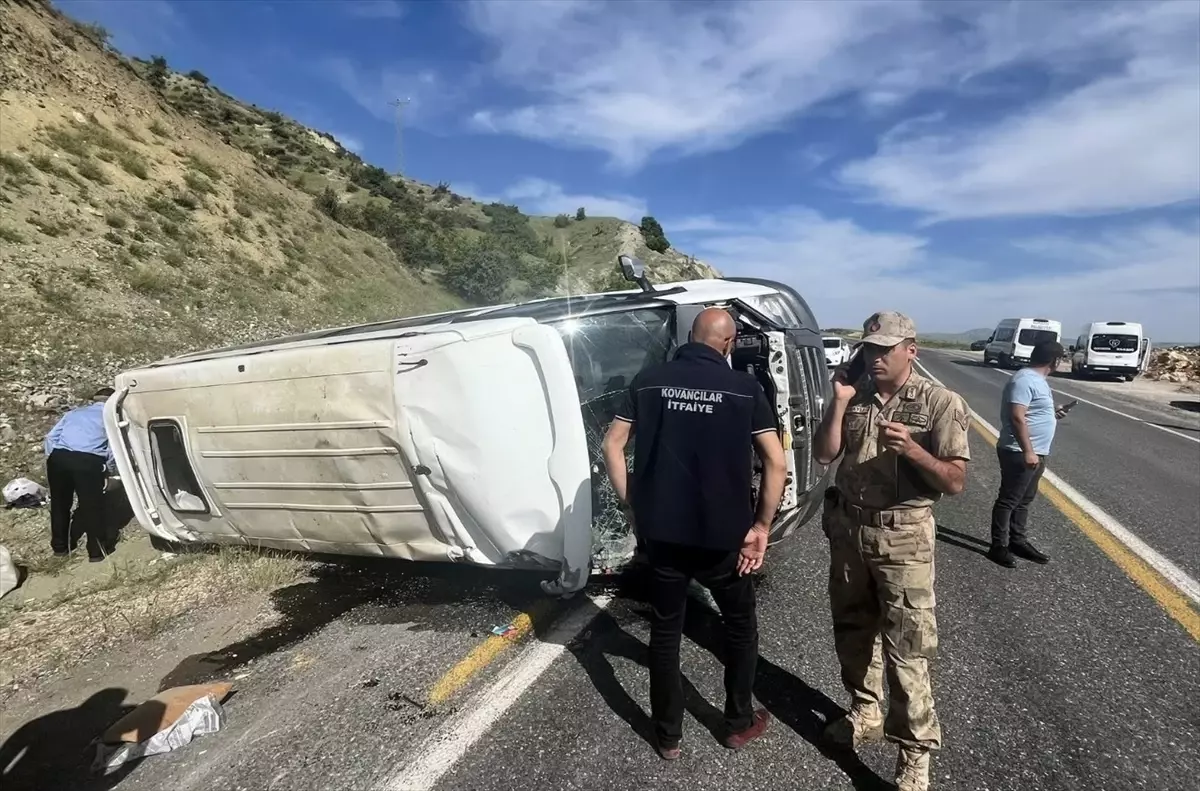 Palu'da Minibüs Devrildi: 7 Yaralı